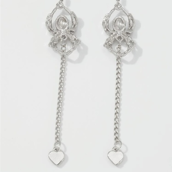🎉 New Spider & Red Heart Silver Plated Drop Earrings - Picture 3 of 5